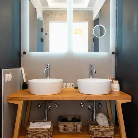 The Be House Ano Petali