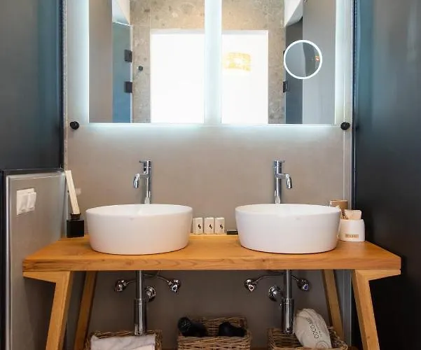 The Be House Ano Petali